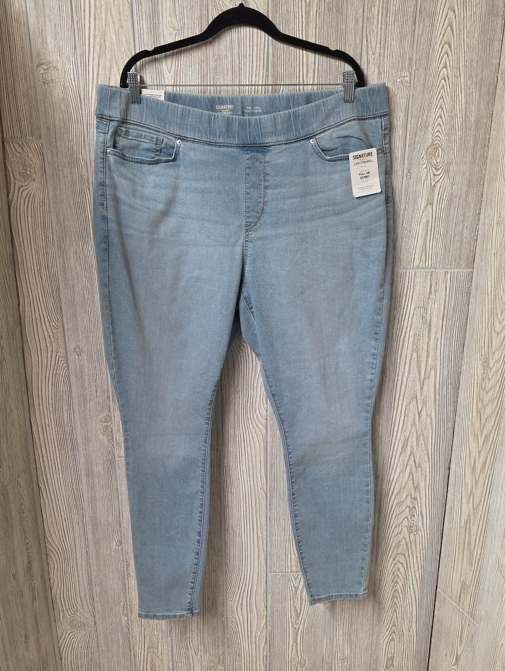Signature by Levi Strauss Totally Shaping Pull On Skinny Jeans Women Plus 20 NWT